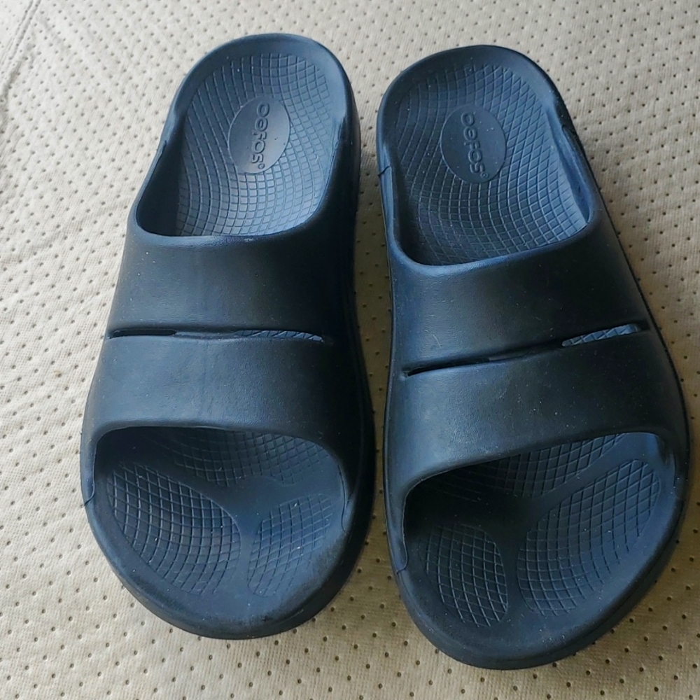 Oofos slides